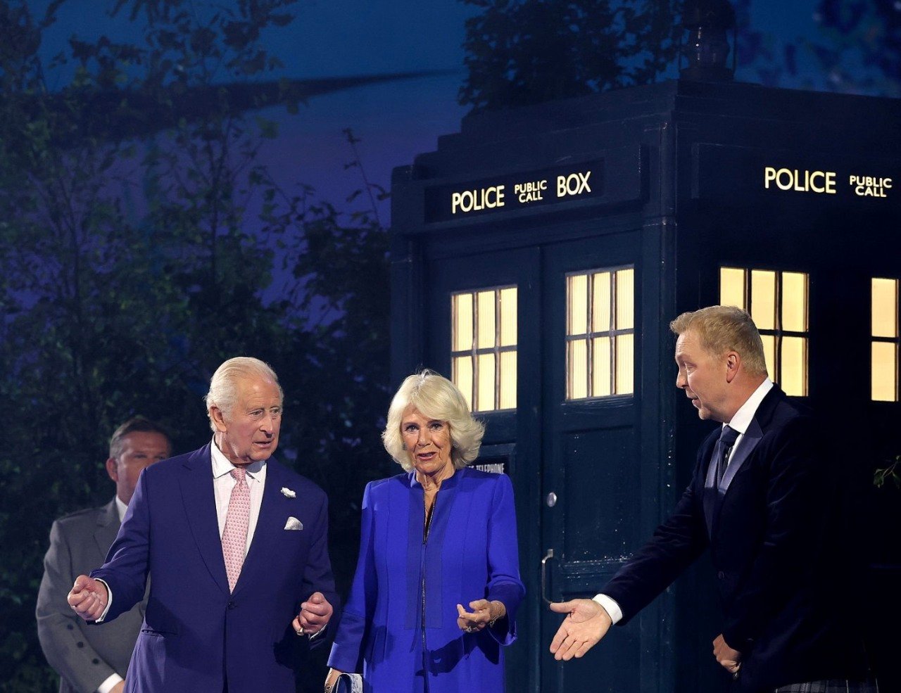 The King and Queen Rock Up in the TARDIS for the Commonwealth Games (With Sylvester McCoy in Tow)